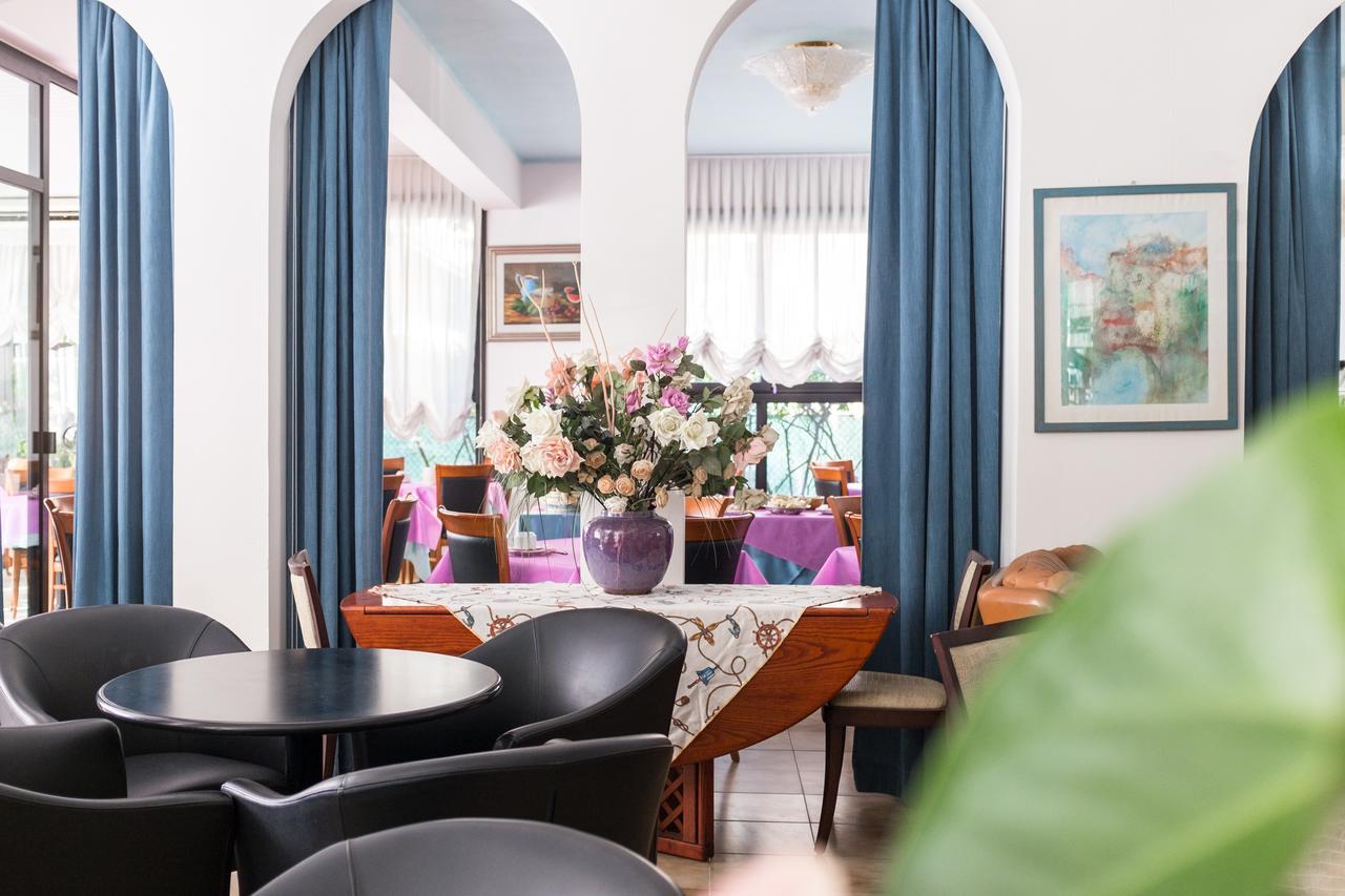 רימיני Hotel Barbiani מראה חיצוני תמונה