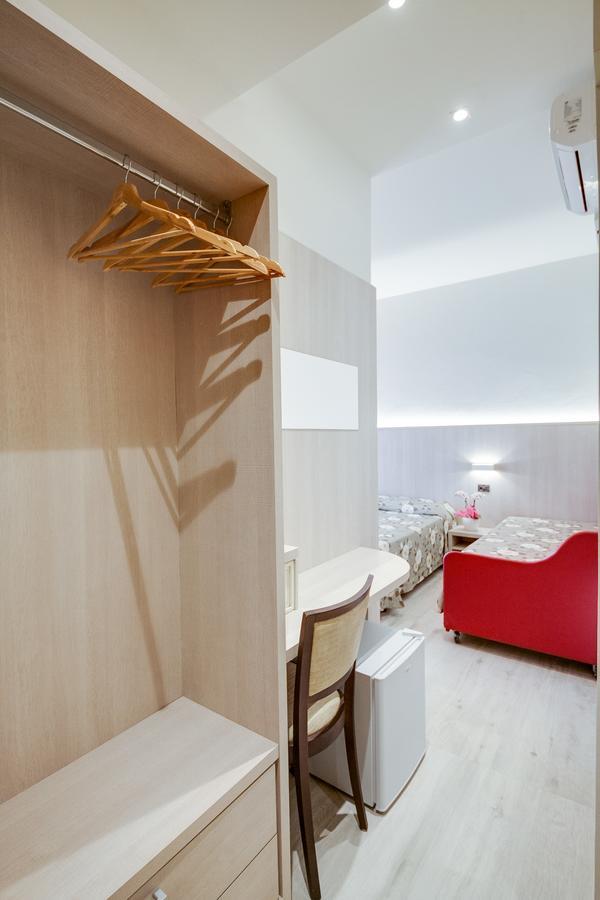 רימיני Hotel Barbiani מראה חיצוני תמונה