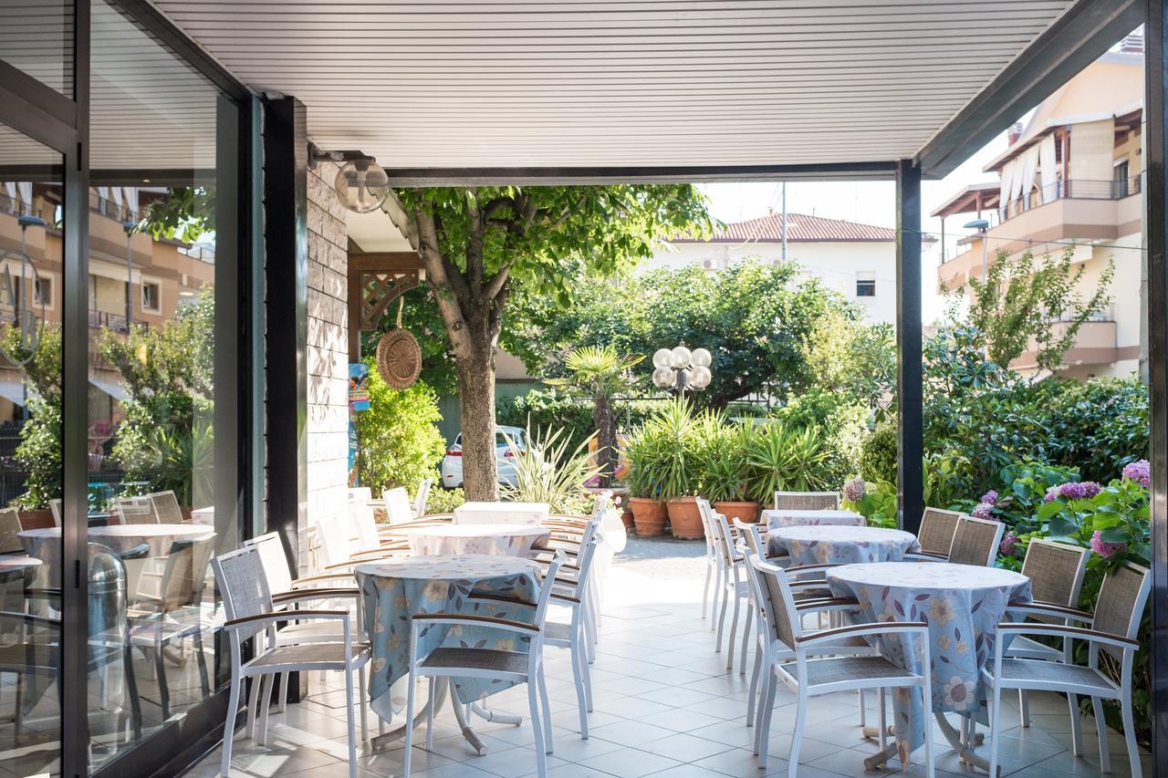 רימיני Hotel Barbiani מראה חיצוני תמונה